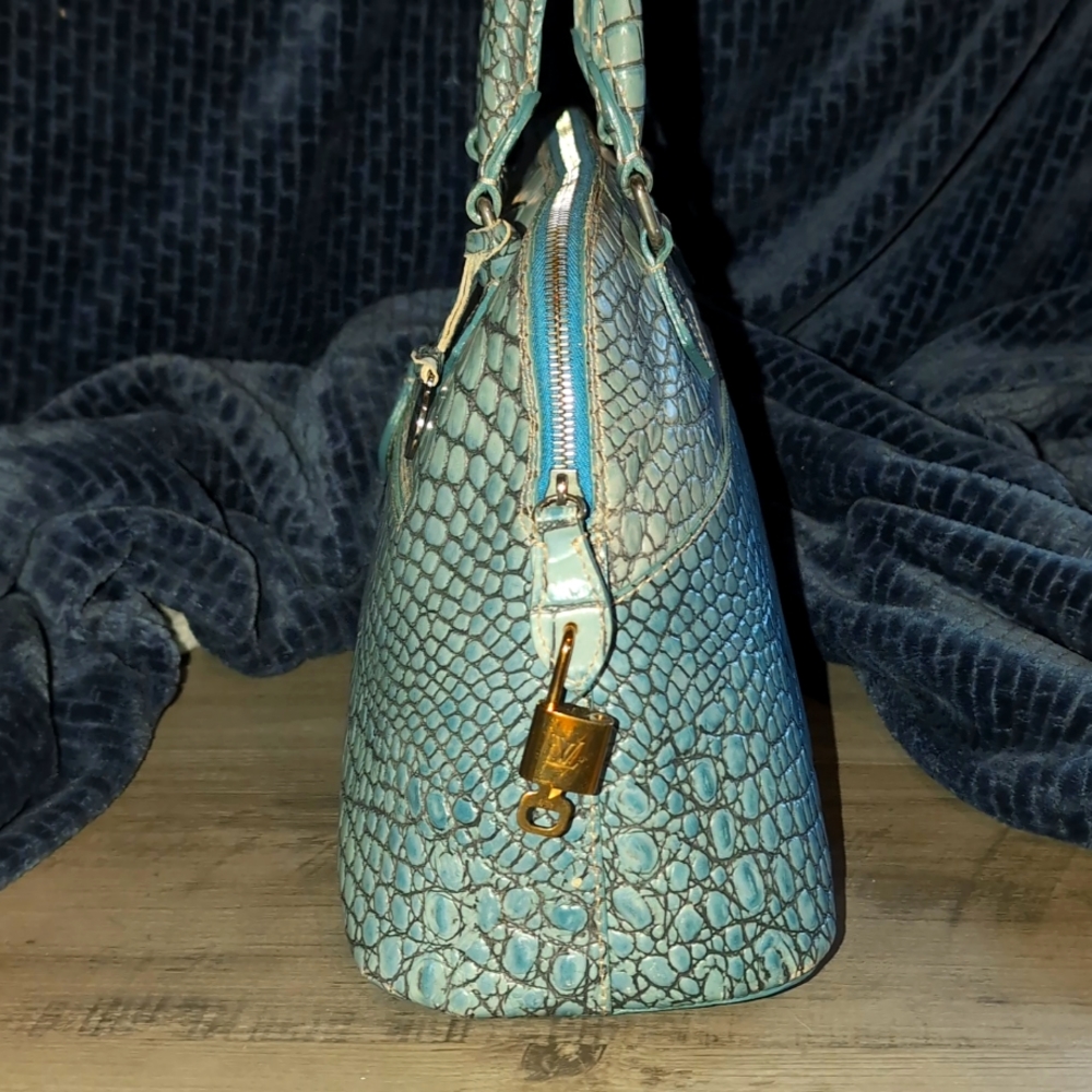 New w/t! "Dooney & Bourke" French-Blue Croc. Lock & Key, Italian Satchel